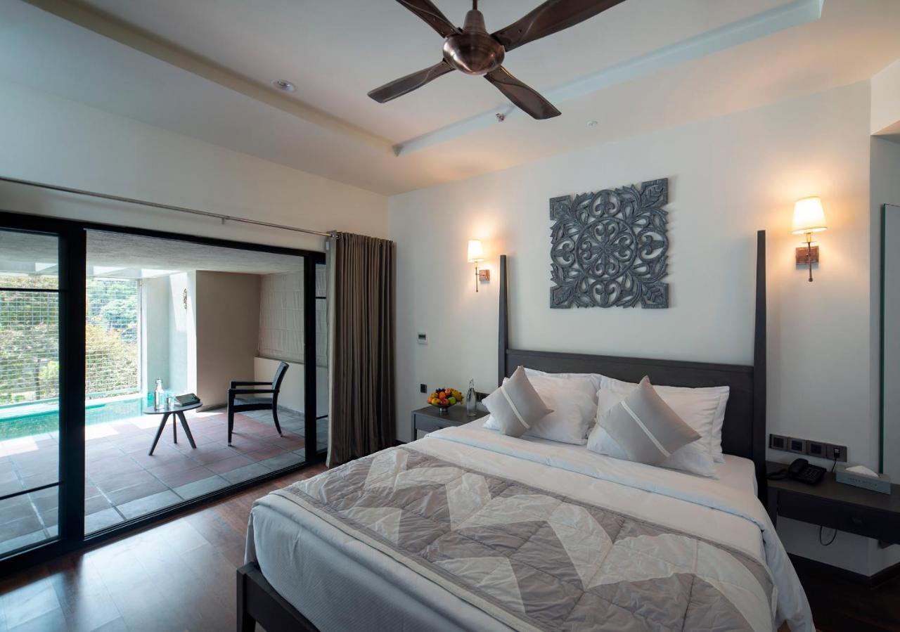 Niraamaya Retreats Samroha Athirappilly Exterior photo