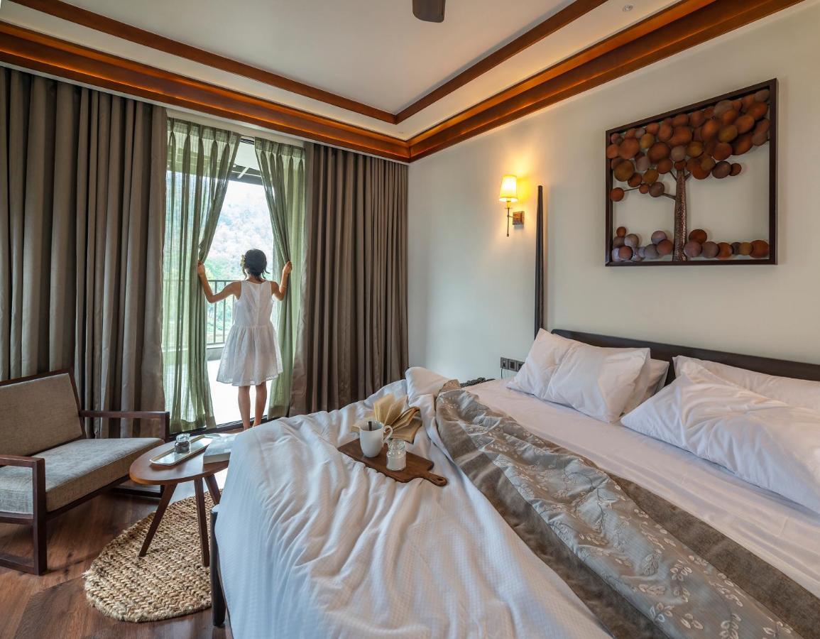 Niraamaya Retreats Samroha Athirappilly Exterior photo