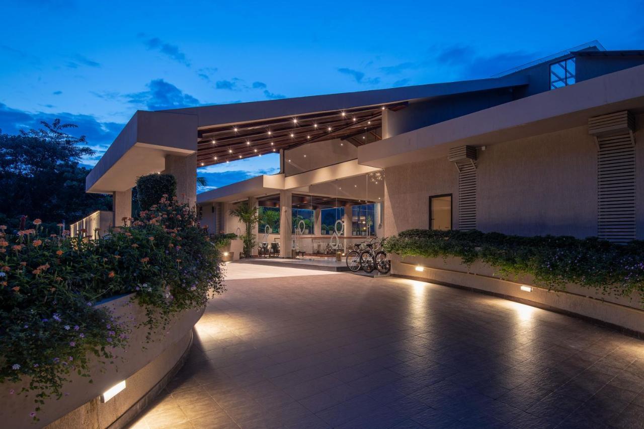 Niraamaya Retreats Samroha Athirappilly Exterior photo