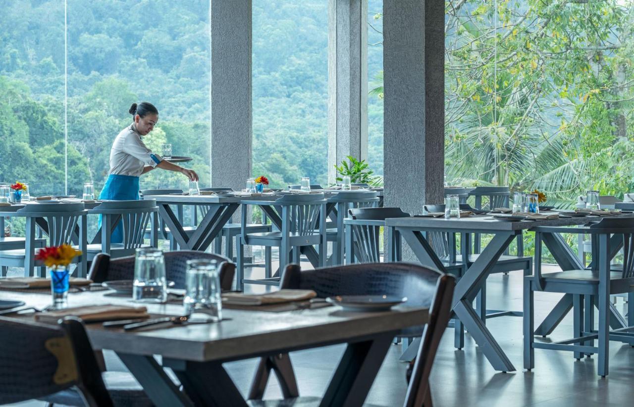 Niraamaya Retreats Samroha Athirappilly Exterior photo