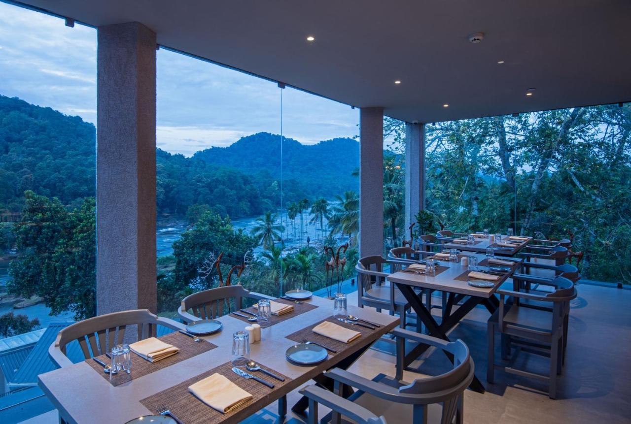 Niraamaya Retreats Samroha Athirappilly Exterior photo
